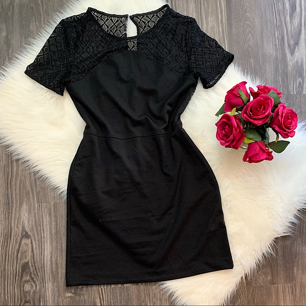 EUC Banana Republic black laser-cut lace top little black dress, size 6